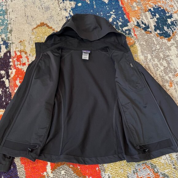 Patagonia W's Simple Guide Softshell Hooded Jacket, Black, Small - Picture 7 of 15